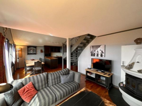 Cozy Top-Floor Apartment with Fireplace and Sauna